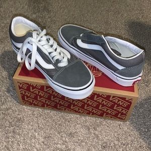 Selling these old school gray Vans in a women’s size 5.0